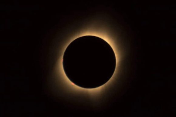 siga-con-nosotros-las-incidencias-del-eclipse-total-de-este-lunes-(+video)