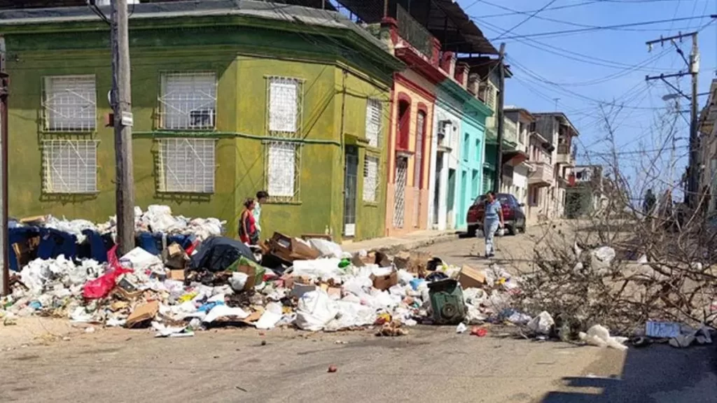 the-mountains-of-garbage-cause-distress-over-the-the-state’s-inefficiency