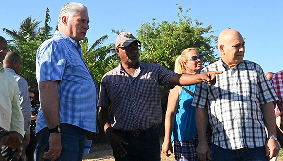 diaz-canel-continua-visita-centros-productivos-en-santiago-de-cuba