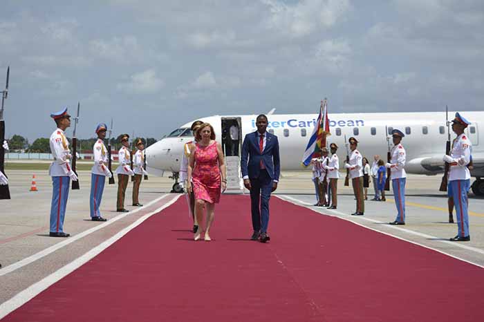 diaz-canel-praises-visit-to-cuba-by-grenada’s-prime-minister
