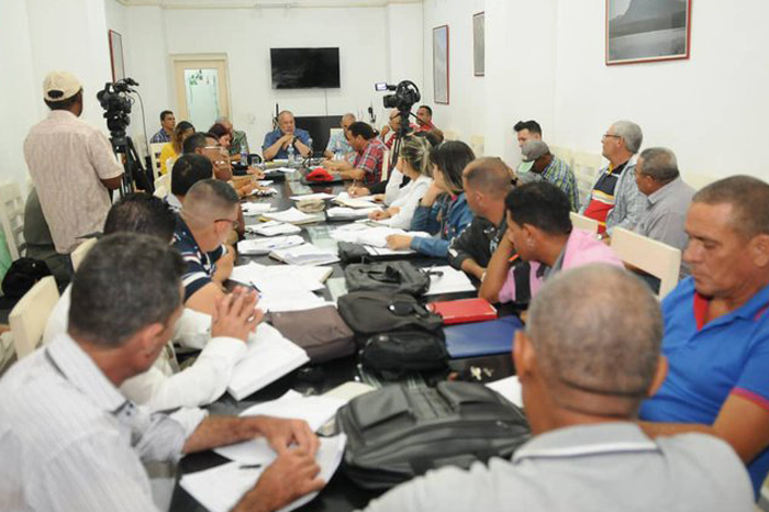 cuban-pm-held-talks-with-residents-of-municipality-in-eastern-region