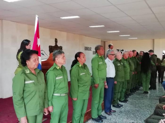 raul-and-diaz-canel-congratulate-cuban-foresters