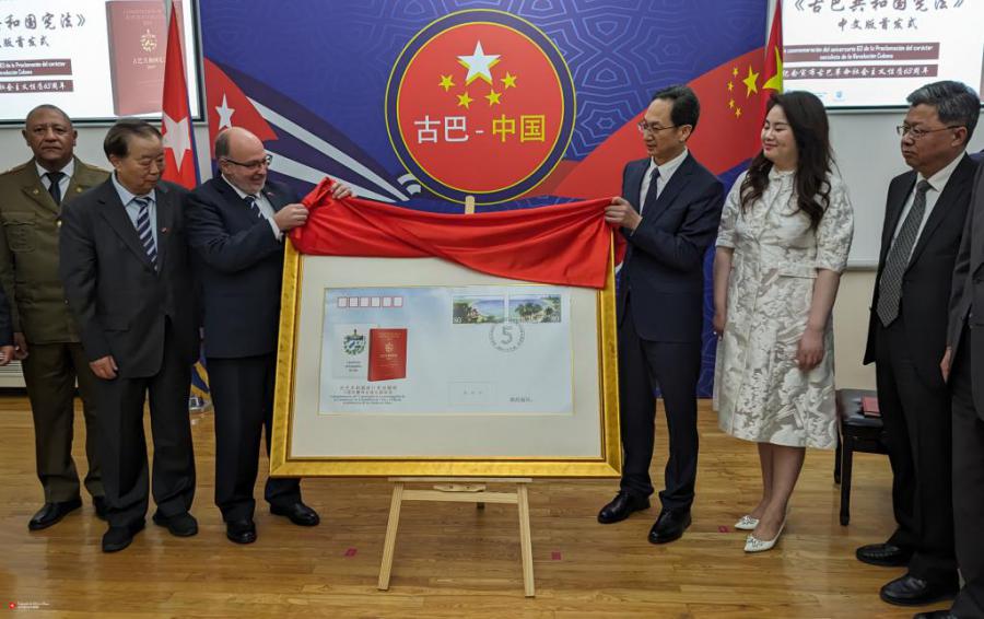 china,-first-country-to-translate-the-cuban-constitution-into-its-language