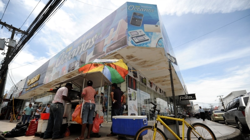 cubanos-lideran-las-compras-en-la-zona-libre-de-colon,-en-panama