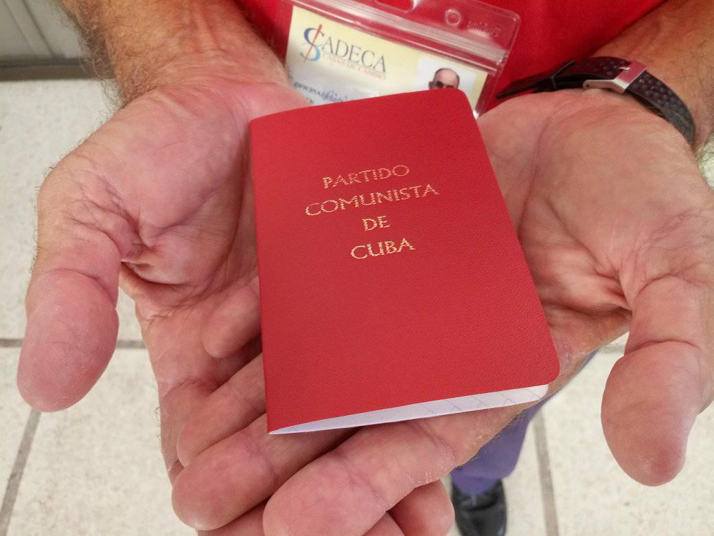 the-emigration-of-its-militants-is-a-blow-to-the-communist-party-of-cuba