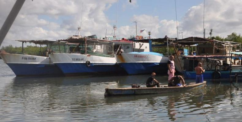 more-than-half-the-fishing-boats-in-las-tunas-are-docked-for-lack-of-spare-parts