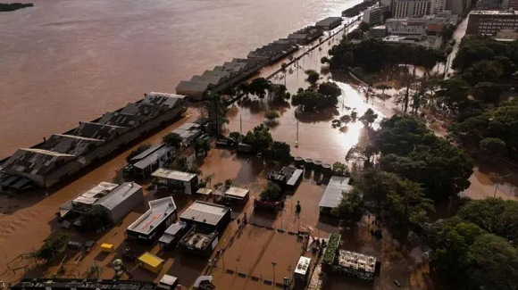 “ciudades-enteras-se-van-a-tener-que-cambiar-de-lugar”:-las-catastroficas-consecuencias-de-las-inundaciones-que-afectan-a-rio-grande-do-sul-en-brasil