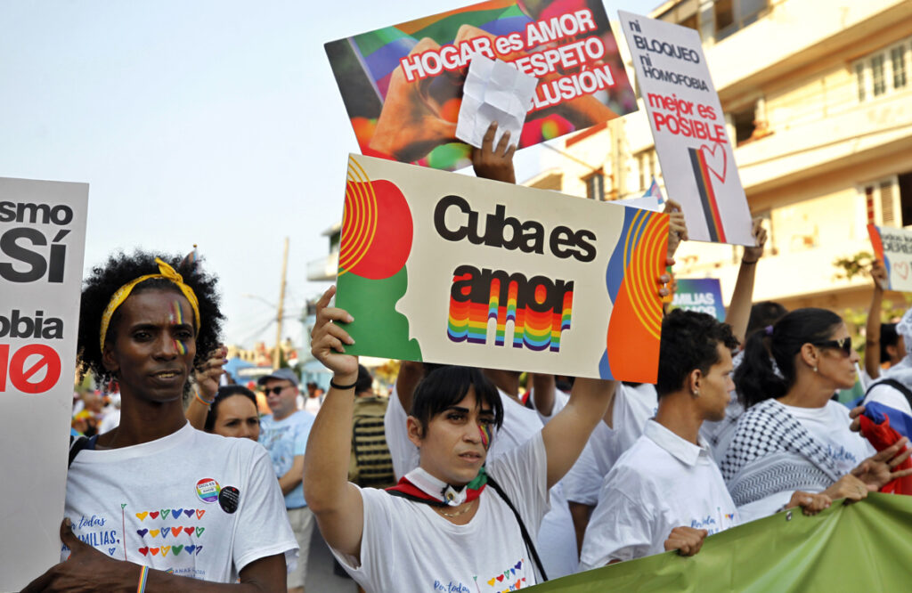comunidad-lgbtiq-realiza-“conga”-contra-la-homofobia-y-la-transfobia-en-cuba