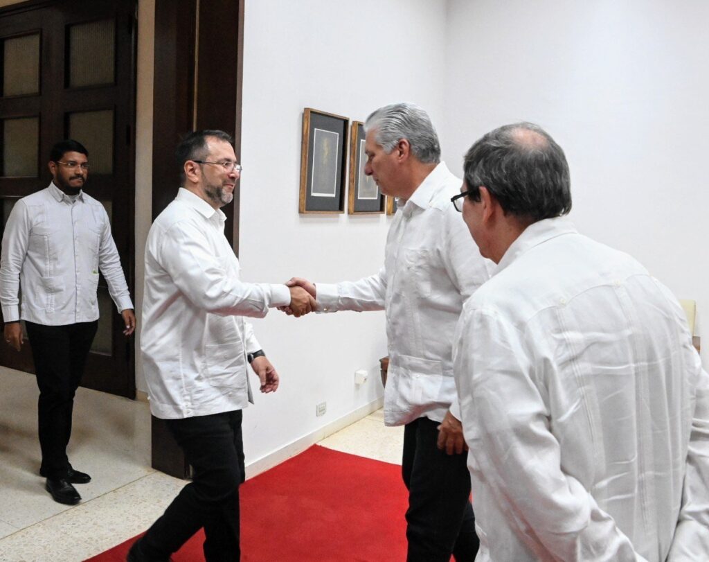 diaz-canel:-venezuela-puede-contar-con-cuba-para-lo-que-sea 