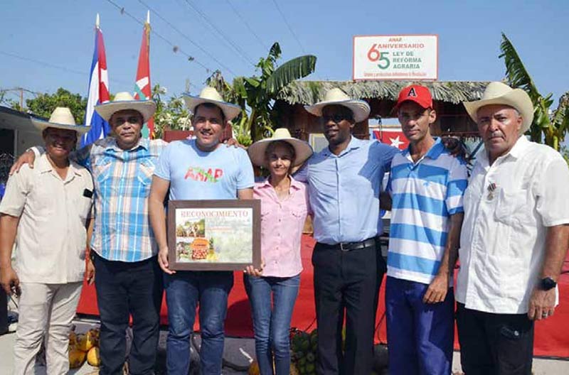 celebran-en-holguin-dia-del-campesino-cubano