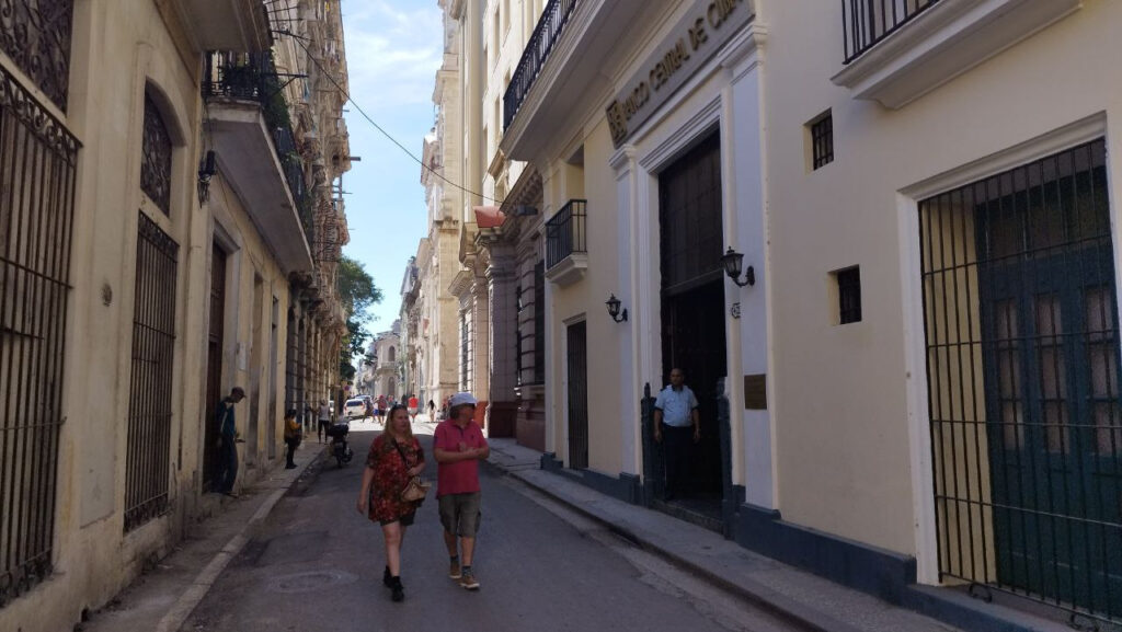 a-spanish-bank-leaves-cuba-as-a-russian-bank-opens-offices-in-havana