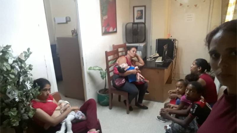 madres-cubanas-exigen-una-respuesta-del-“companero-gobernador-eumelin”-y-se-plantan-en-oficina-de-pinar-del-rio