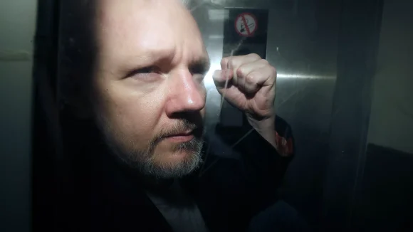 tribunal-superior-de-londres-decidio:-julian-assange-tiene-derecho-a-apelar-contra-su-extradicion-a-eeuu.