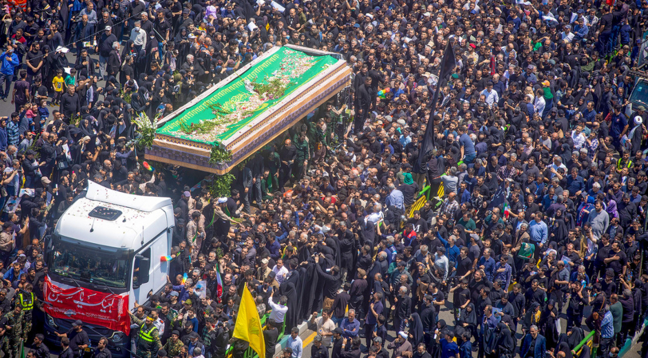 iranies-entierran-a-raisi-en-el-sitio-mas-sagrado-para-los-musulmanes-chiies