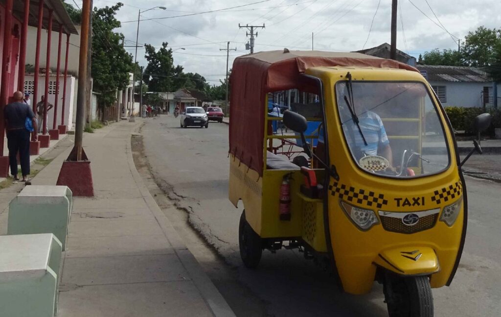 choferes-de-triciclos-arrendados-en-cienfuegos:-“la-empresa-hoy-no-tiene-nada-que-ofrecernos”