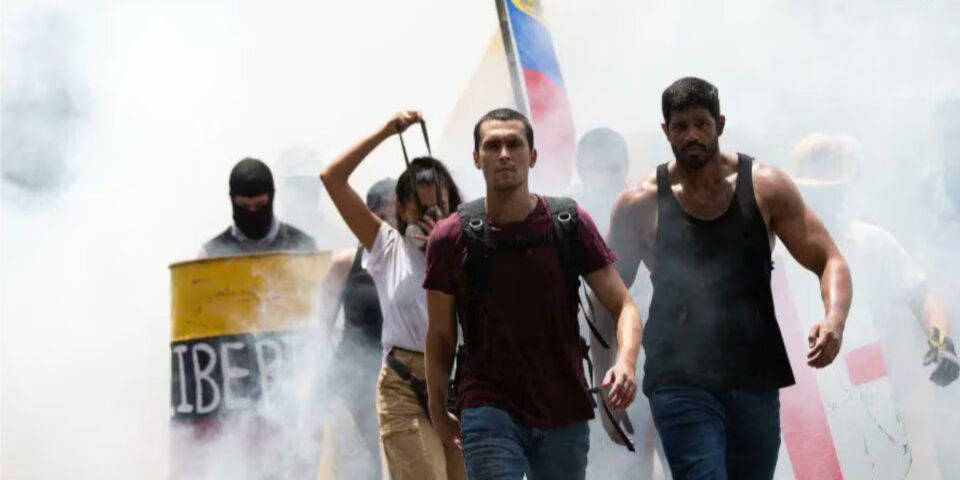 “revolucion”-y-tortura-a-proposito-de-la-pelicula-venezolana-‘simon’