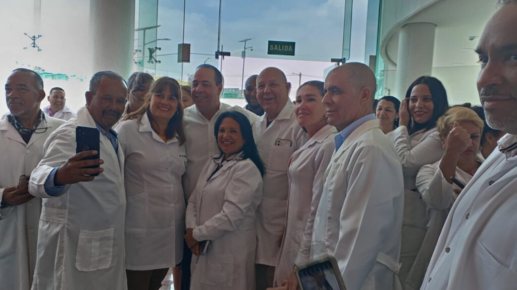 mexico-fills-positions-for-national-doctors-with-cuban-specialists