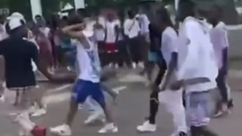 la-violencia-se-desata-entre-jovenes-armados-de-palos-y-machetes-en-una-actividad-en-la-habana-(video)