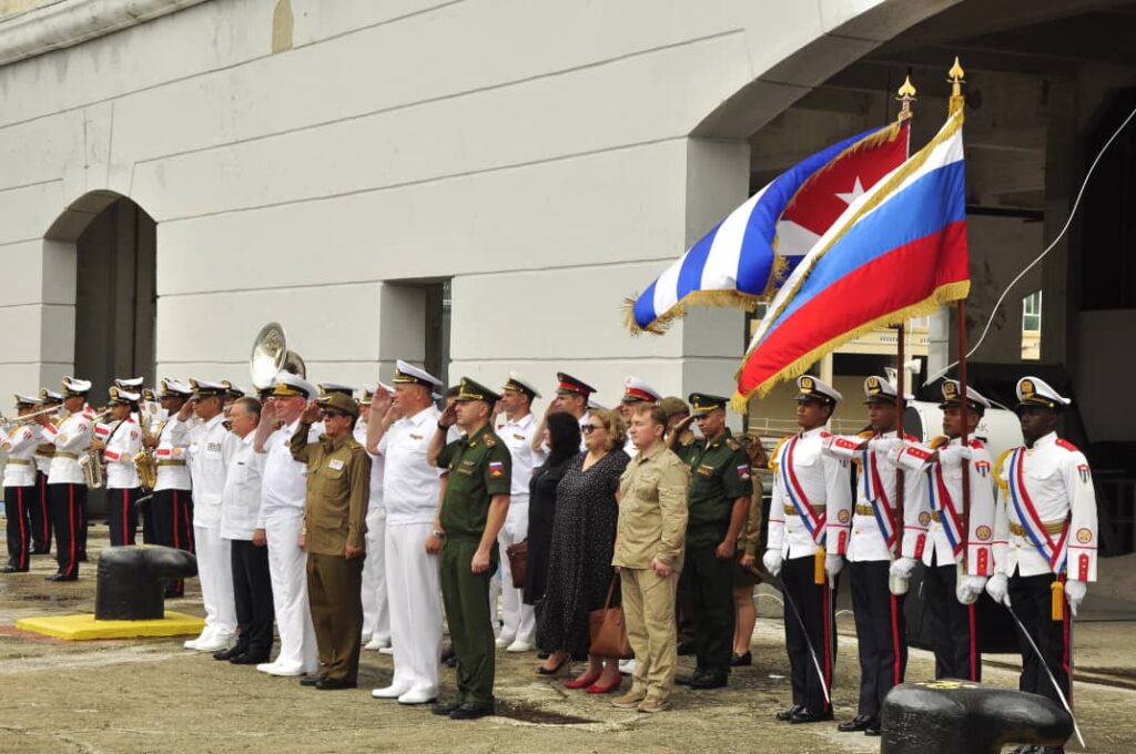 buques-y-submarino-de-la-armada-rusa-llegan-a-la-habana-en-visita-oficial-(+-video)