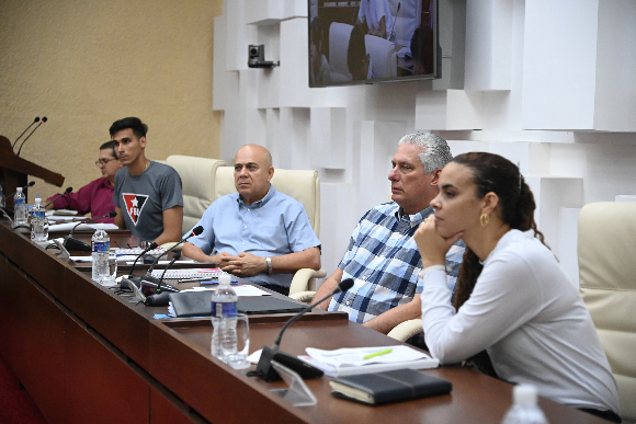 cuban-president-meets-with-youth-leaders