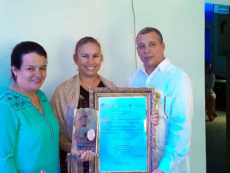 holguin:-entregan-premio-anual-de-salud-2024