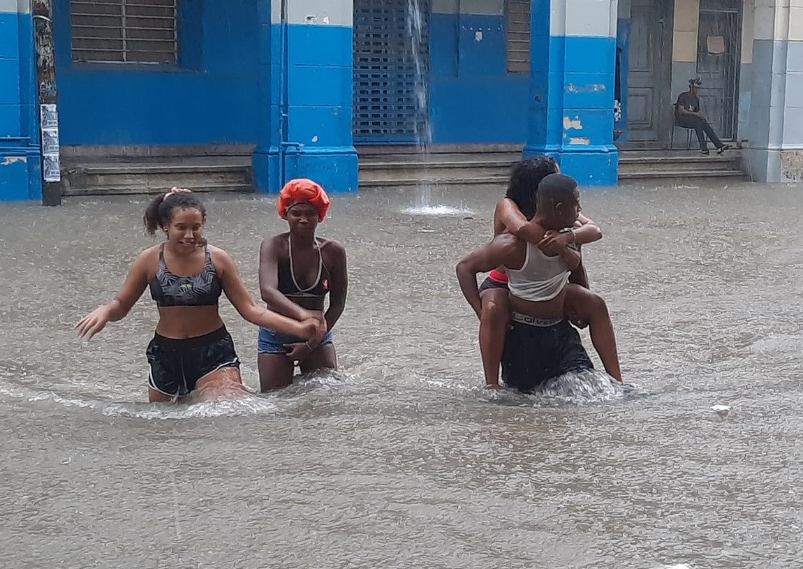 fuertes-inundaciones-en-la-habana-por-lluvias-que-amenazan-con-seguir