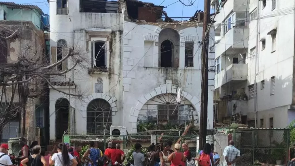 almost-twenty-building-collapses-in-havana-cause-one-death-and-several-injured
