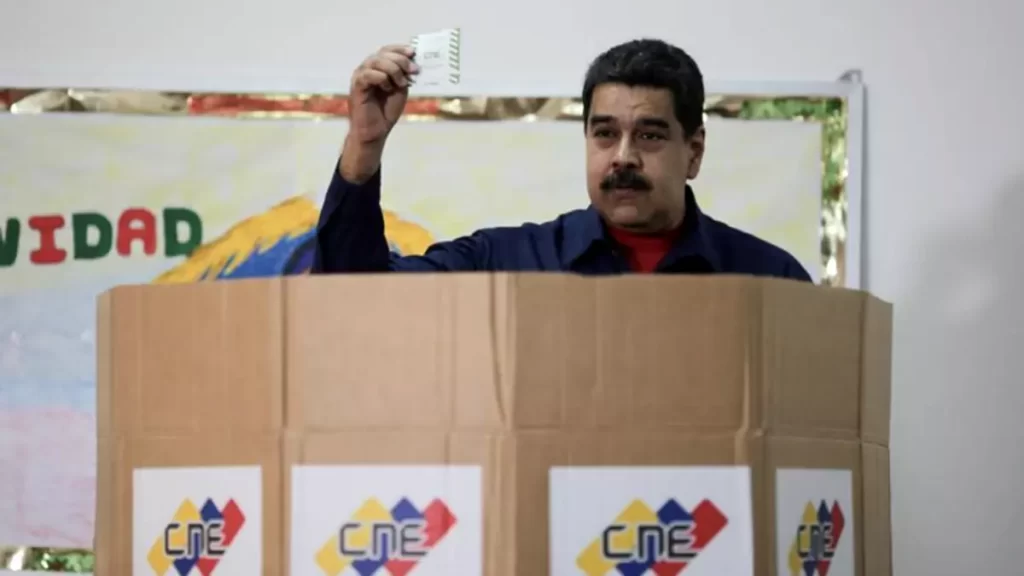 with-bated-breath,-cubans-watch-the-elections-in-venezuela