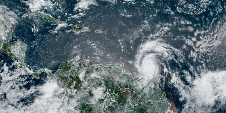 huracan-beryl-ya-es-categoria-tres-y-llegara-a-las-antillas-menores-aun-mas-fuerte