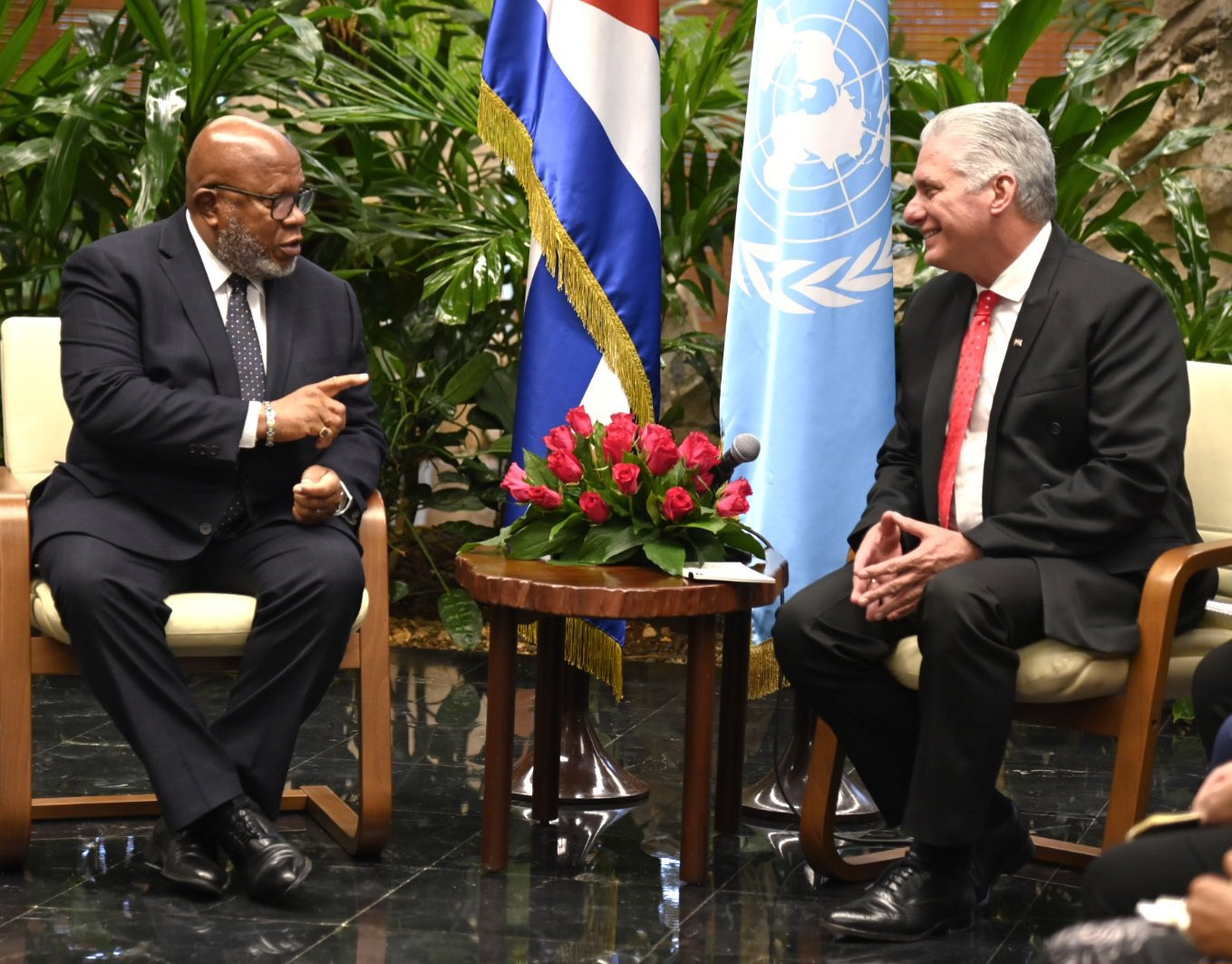 a-senior-un-official-and-the-cuban-leaders-compete-in-mutual-self-hype