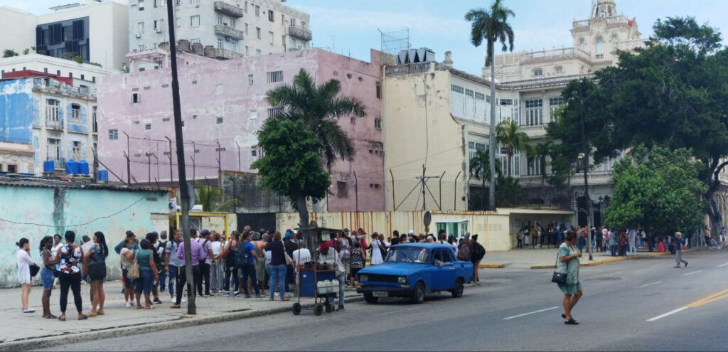 close-to-40,000-cubans-applied-for-spanish-nationality-at-the-havana-consulate