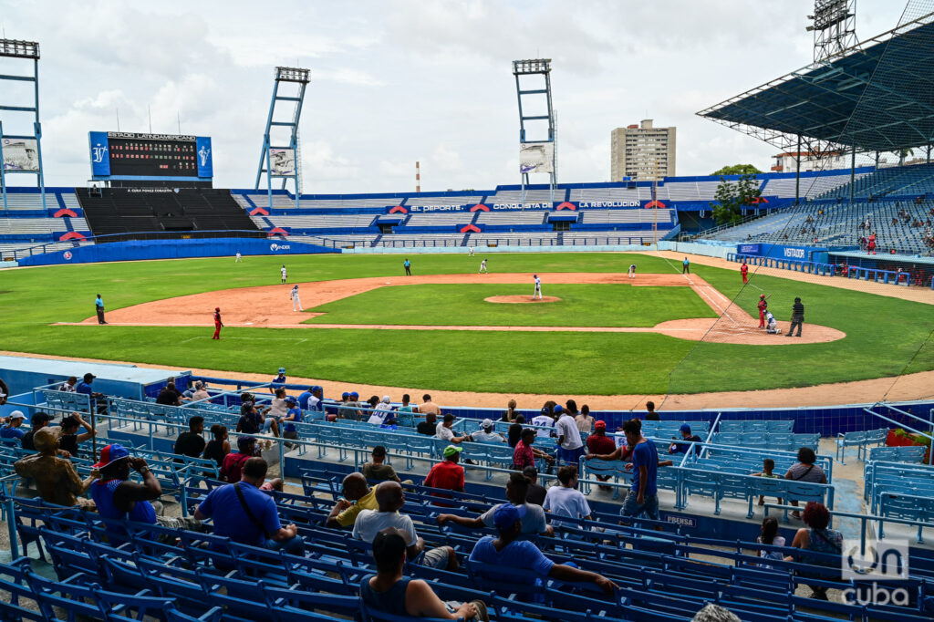 la-pelota,-en-conteo-de-2-strikes-sin-bola