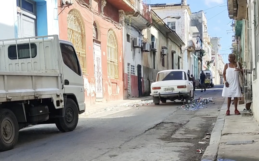 tin-can-carpets-are-back-on-the-streets-of-havana