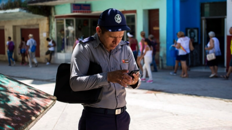 cubanos-denuncian-ineptitud-de-policias-tras-grave-incidente-en-bayamo:-“casi-todos-son-locos-o-analfabetos”