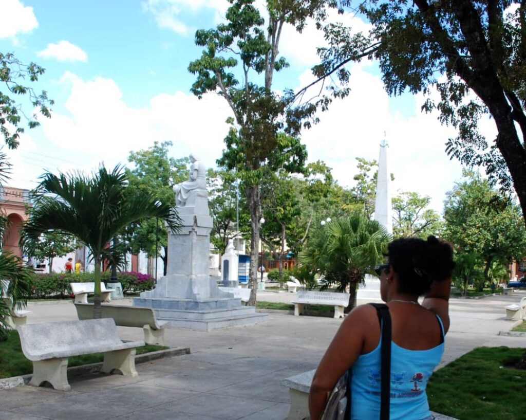 stroll-in-the-park,-las-tunas,-cuba-–-photo-of-the-day