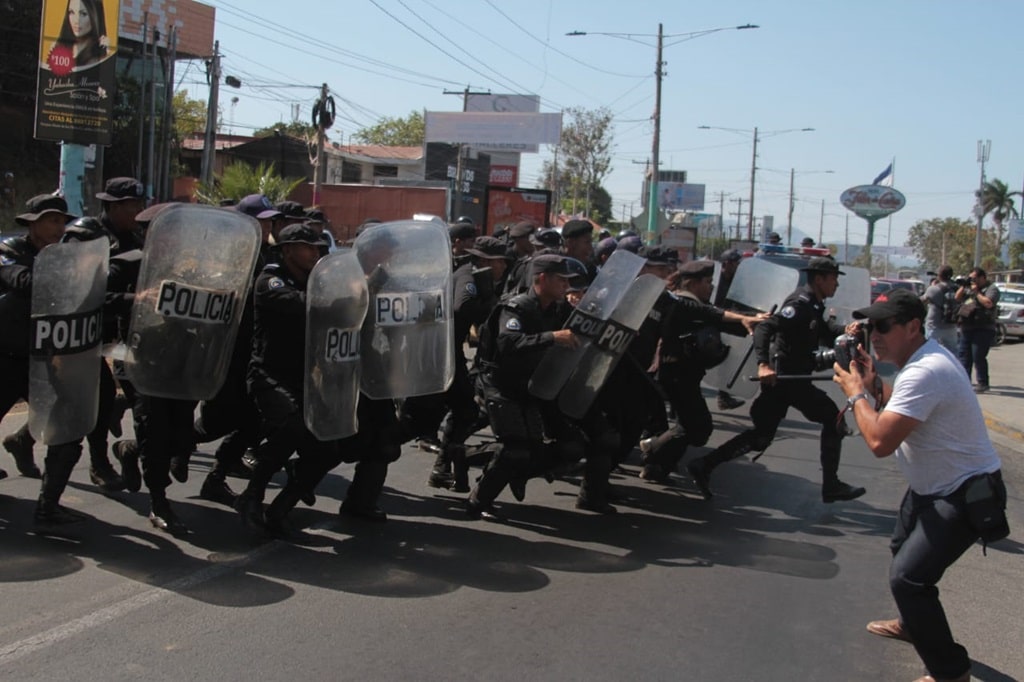 nicaraguan-photojournalist-recounts-his-sudden-exile