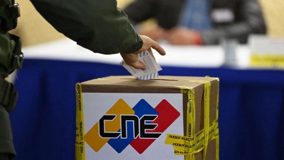 comienzan-elecciones-presidenciales-en-venezuela:-maduro-ejerce-su-derecho-al-voto