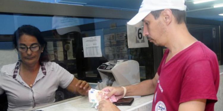 regimen-amenaza-con-aplicar-sanciones-por-la-compraventa-de-divisas-en-el-mercado-informal