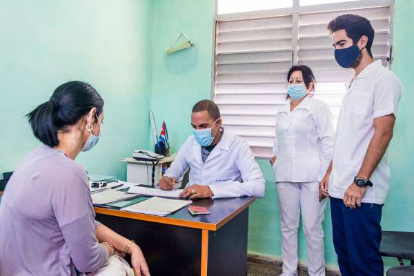 recorrera-a-holguin-bandera-del-programa-del-medico-y-enfermera-de-la-familia