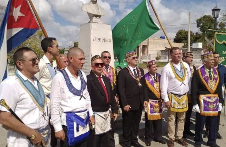 cuban-freemasons-had-to-hand-over-their-cell-phones-before-entering-the-meeting-with-the-communist-party