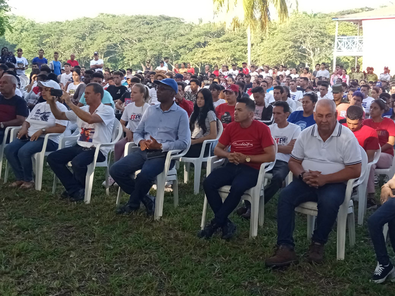 holguin-celebra-natalicio-98-del-comandante-en-jefe-fidel-castro