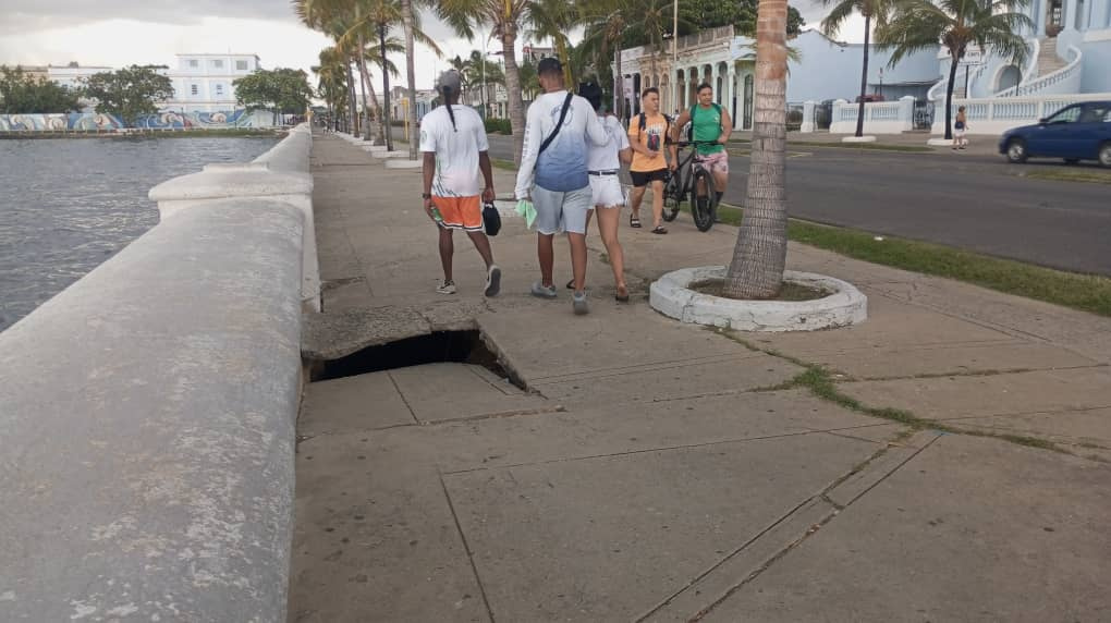 deterioration-of-the-esplanade-in-cienfuegos-–-another-sign-of-this-magnificent-town’s-decay