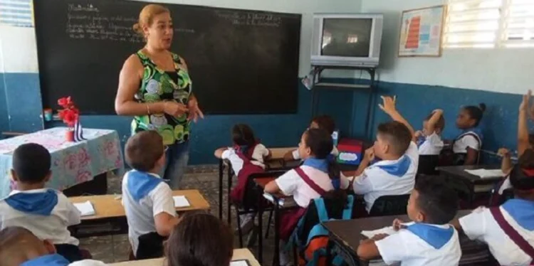 escasez-de-maestros-y-uniformes-marca-inicio-del-curso-escolar-en-cuba