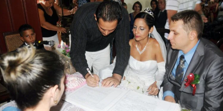 mincin-anuncia-venta-de-“distintos-articulos”-a-recien-casados-menores-de-30-anos