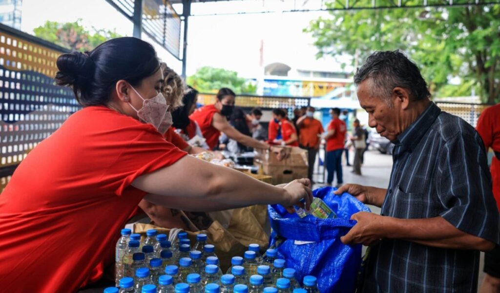 de-luchar-contra-el-desperdicio-de-alimentos-a-mitigar-las-emisiones-de-carbono:-el-trabajo-de-los-bancos-de-alimentos-contra-el-hambre-y-el-cambio-climatico