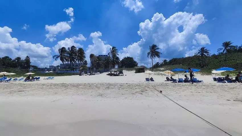 the-unforgettable-journey-of-two-havana-women-in-search-of-a-beach