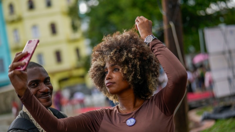 cada-vez-mas-cubanos-se-sueltan-el-cabello-y-tratan-de-reivindicar-su-herencia-afro