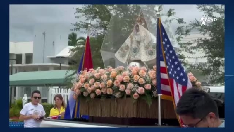 “unidos-al-pueblo-de-cuba”,-procesion-en-miami-inicia-festividades-por-la-virgen-de-la-caridad-del-cobre