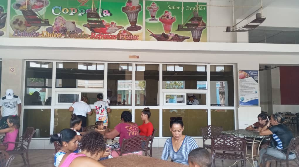 closed-for-months,-the-coppelia-in-cienfuegos-is-now-open-a-few-hours-a-day,-until-the-ice-cream-runs-out