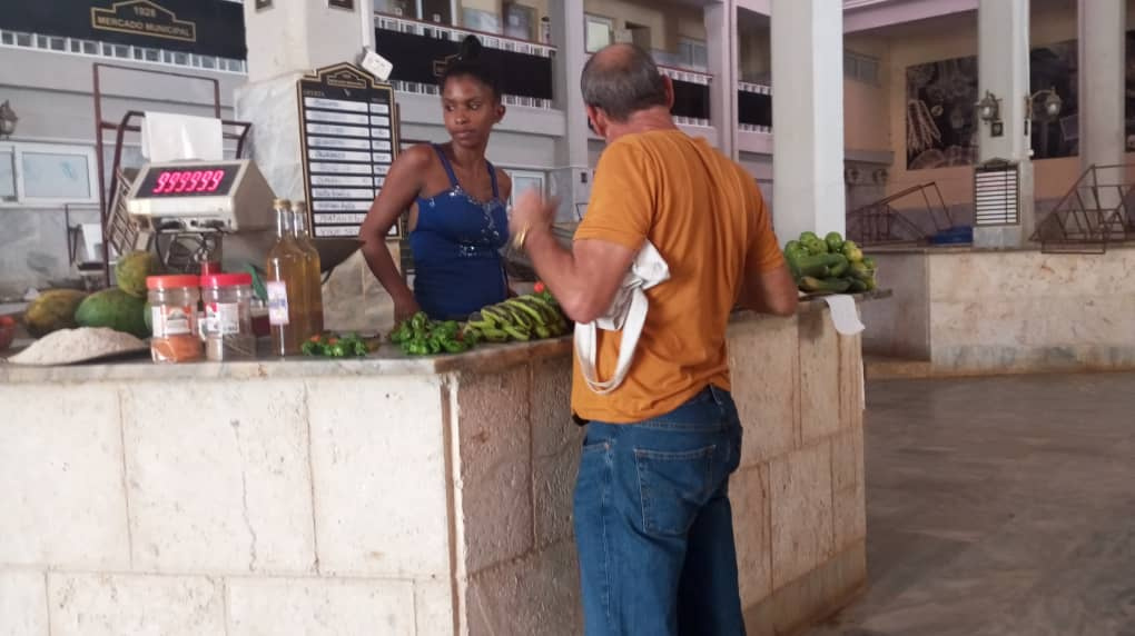 poorly-stocked-and-dirty,-cienfuegos’s-market-square-languishes-under-state-management